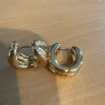 가격 인하! chignon 골드 컬러 후프 귀걸이 양쪽용