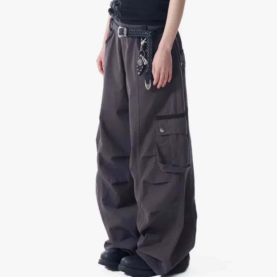 아캄 Knee Pin-tuck Contrast Cargo Pants