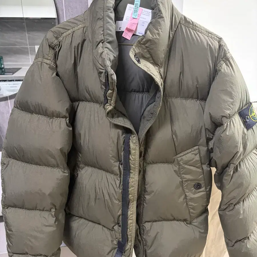 스톤아일랜드 패딩 크링클랩스 25Fw 팝니다