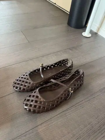 ZARA 메쉬 플랫 샌들 브라운