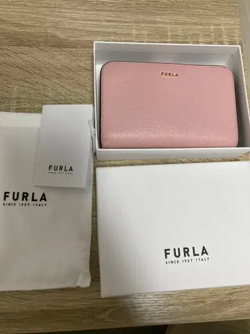 컨디션 최상 FURLA 접이식 지갑 핑크