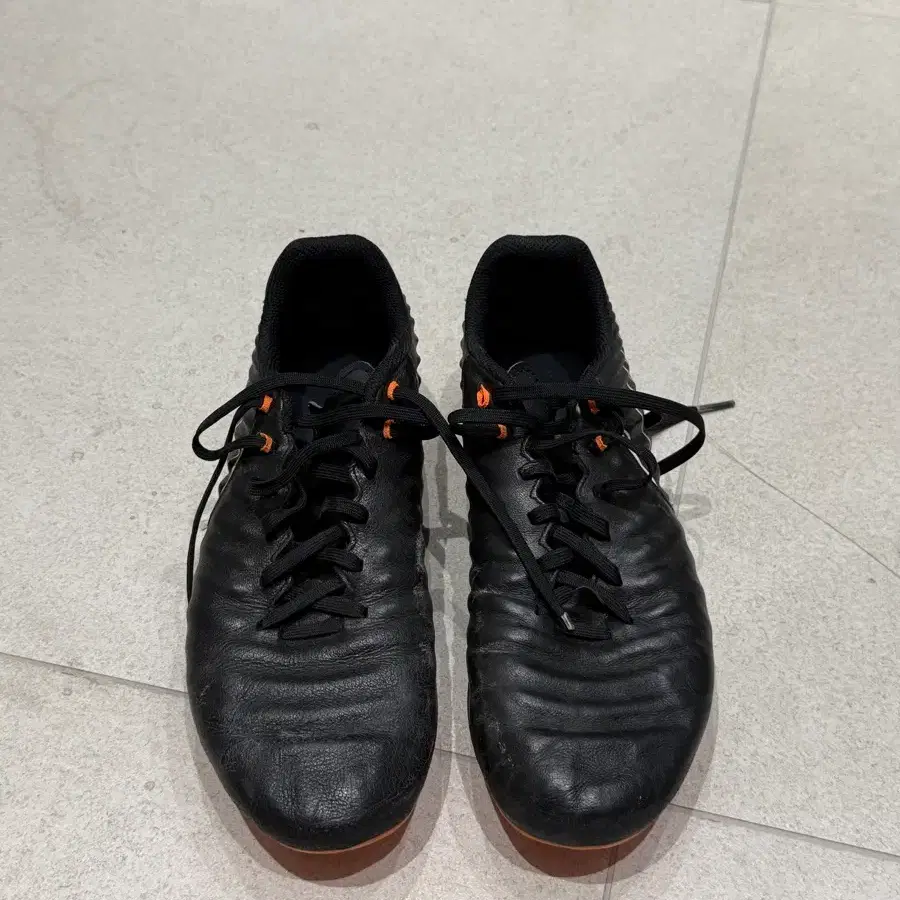 나이키 티엠포 축구화 265