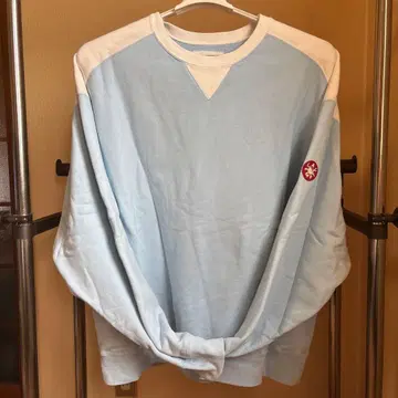 C.E CAV EMPT 맨투맨 라이트 블루