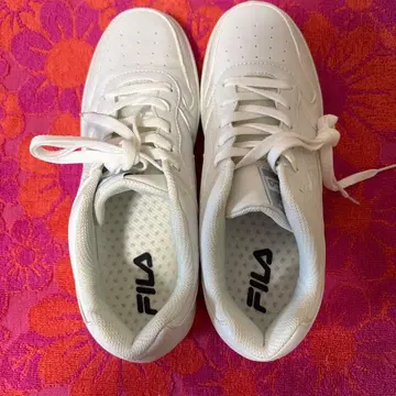 FILA 화이트 스니커즈