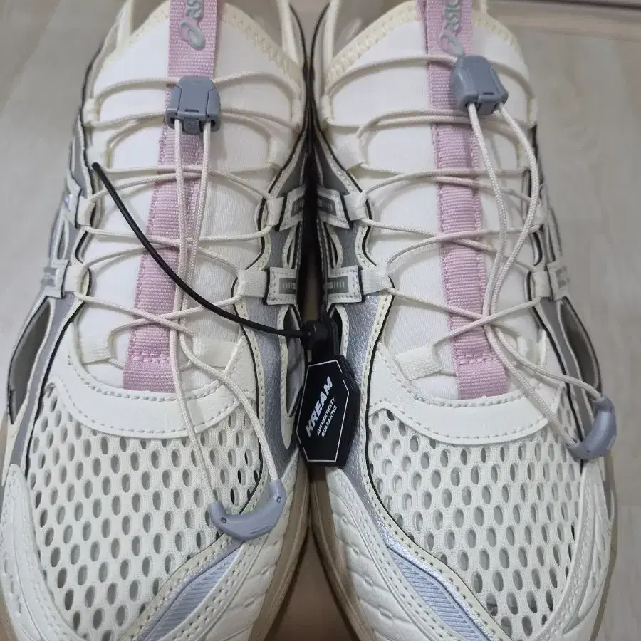 아식스 GT-2160 브리즈 크림 퓨어 실버 팝니다