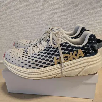 HOKA 스니커즈