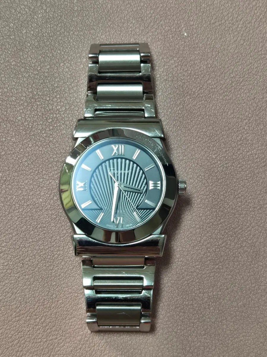 [정품] 페라가모 시크(Chic) 여성 메탈 시계 32mm (단품)
