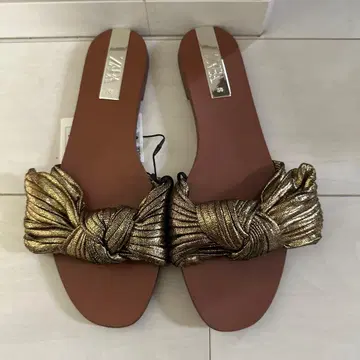 미사용 새상품 ZARA 플랫 샌들 골드 38 사이즈