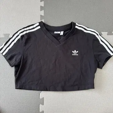 adidas 오리지널스 크롭 t셔츠 미니t셔츠 제니 착용