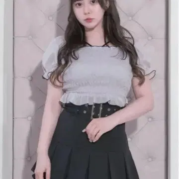 Pium 시어 라메 셔링 블라우스