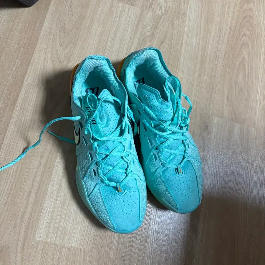 gt컷 3 농구화 팝니다