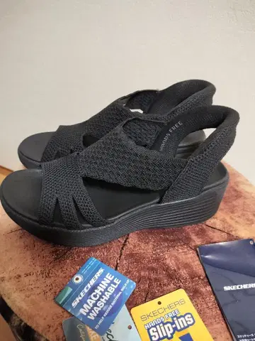 SKECHERS Hands Free Slip-ins 샌들