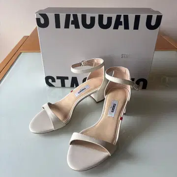 미사용 STACCATO 스태커토 샌들 23cm 화이트