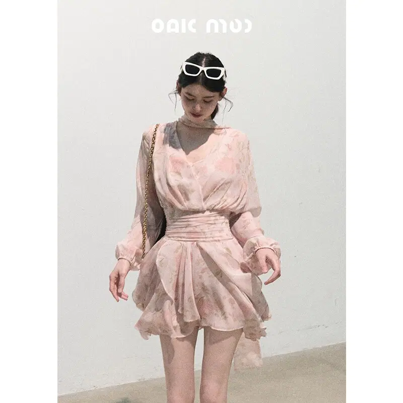OAKMOO 오크무 여름 슬림핏 플라워 긴팔 미니 드레스