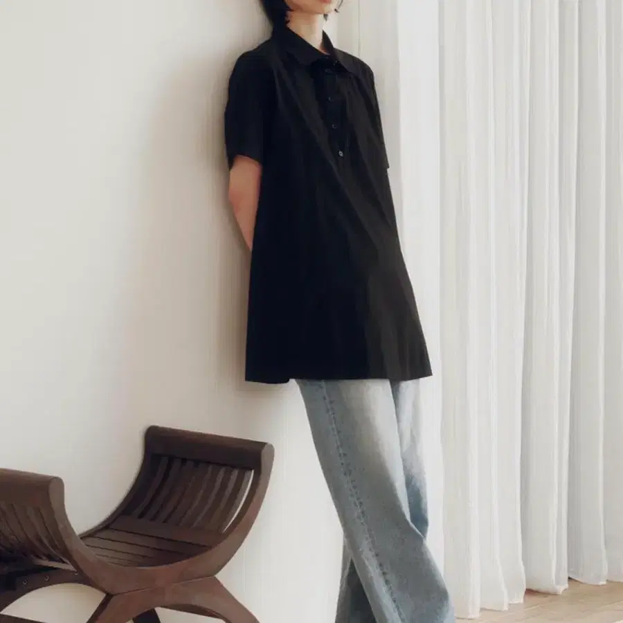 Almute 얼뮤트 블랙 셔츠 카라 원피스
