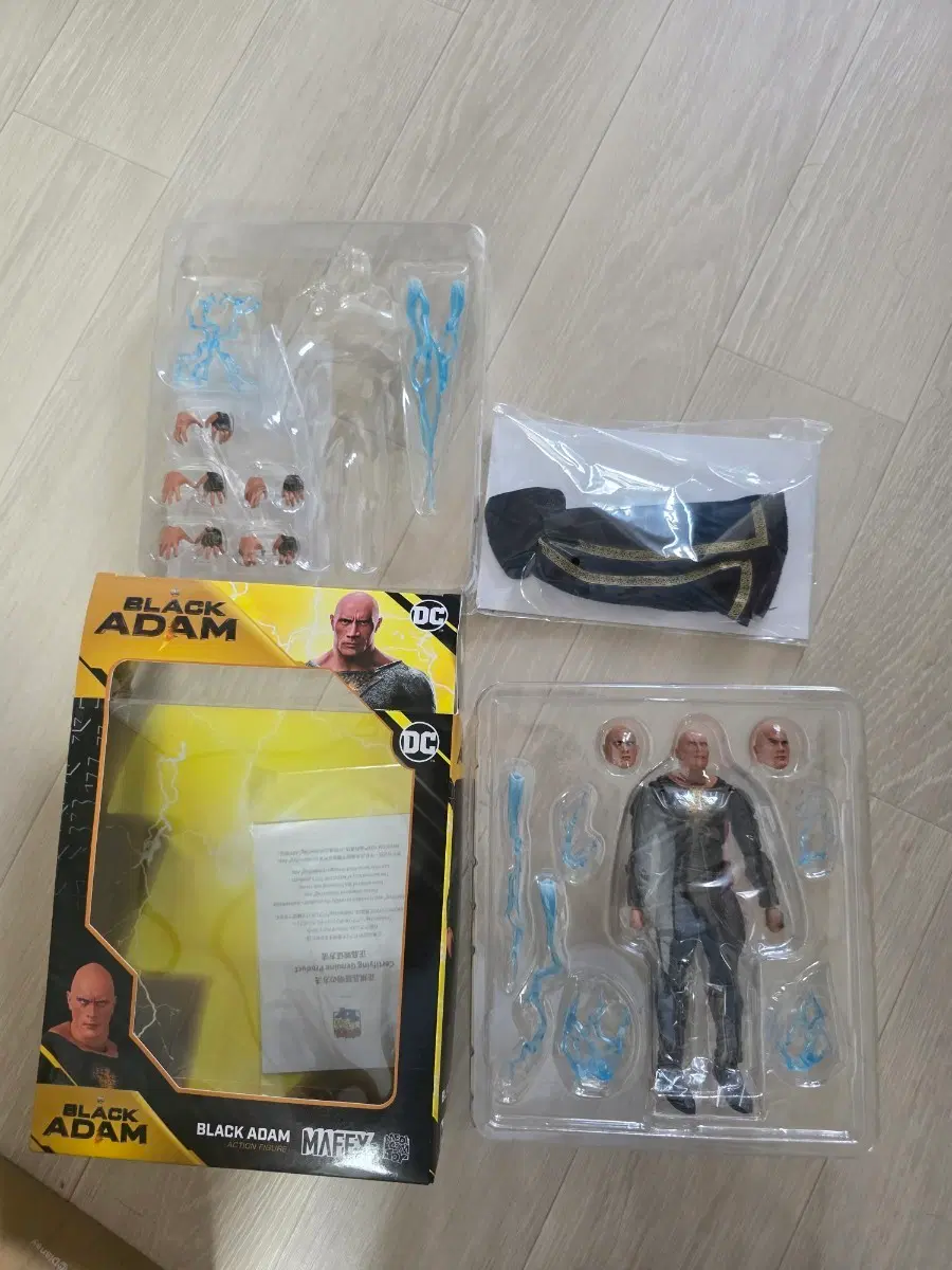 마펙스 224 MAFEX 블랙 아담 액션 피규어 개봉