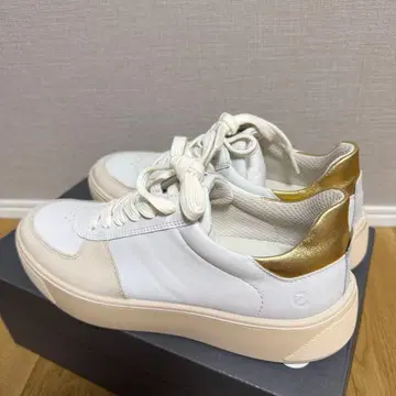새상품 에코 ECCO 스니커즈 화이트 골드 여성용 24cm