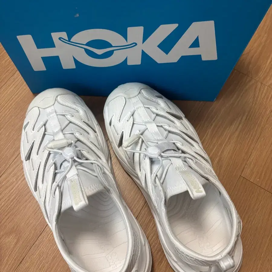호카 호파라 새상품 화이트 255