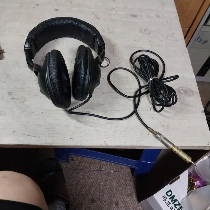 오디오 테크니카 ATH-M40fs 헤드폰 - 외피 벗겨짐 주의