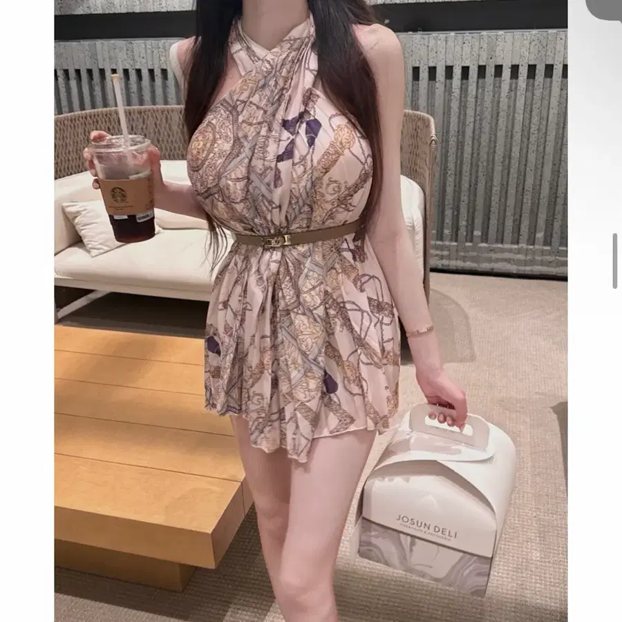 패턴 꼬임 홀터 플리츠 나시 미니원피스 새상품 로즈무아