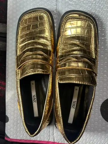 ZARA 자라 악어 엠보싱 골드 로퍼 38 24cm 상당 메탈릭