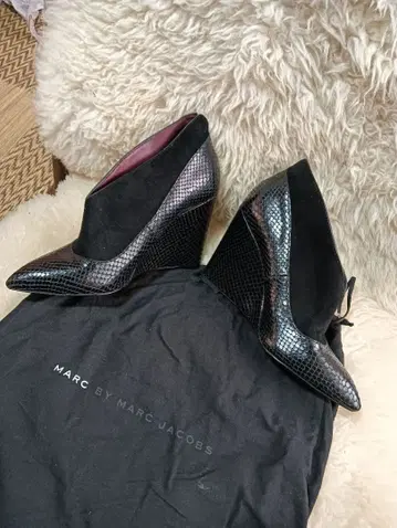 새상품급 MARC BY MARC JACOBS 가죽 숏부츠