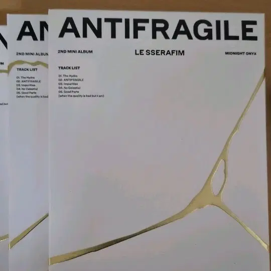 ルセラフィムLE SSERAFIM ANTIFRAGILE 2集ミニアルバム