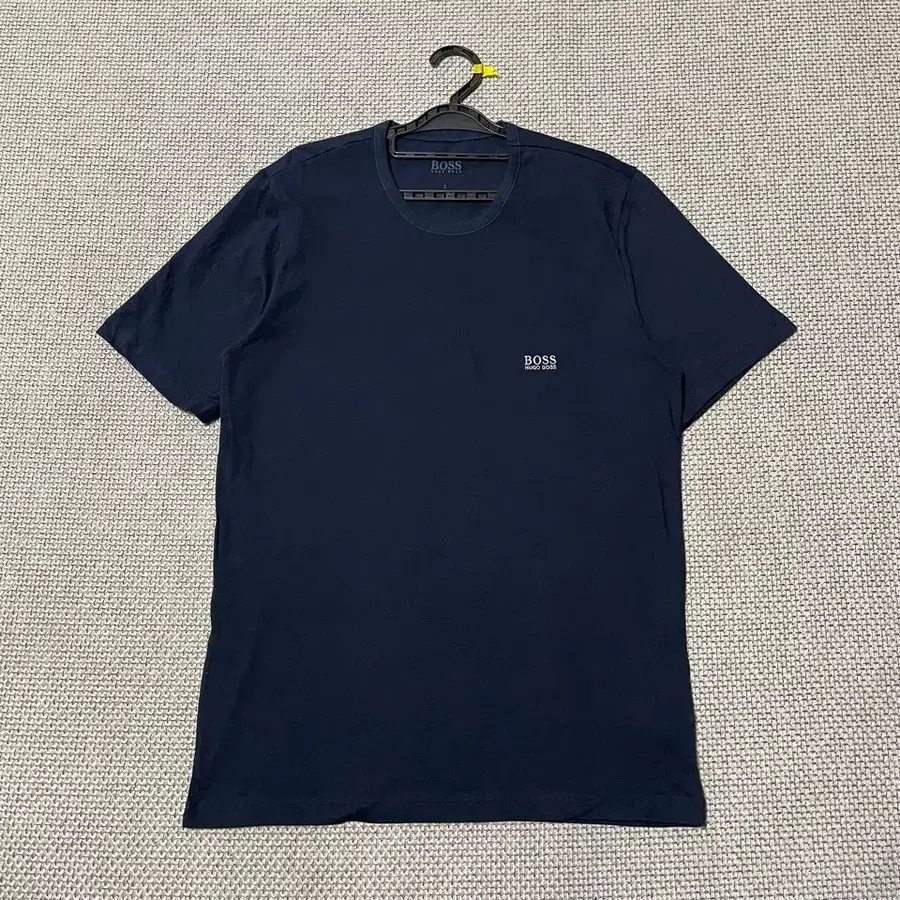 L 휴고보스 라운드 반팔티 B.8488