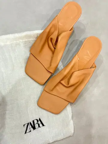 ZARA 피그 가죽 새상품 디자인 샌들 36