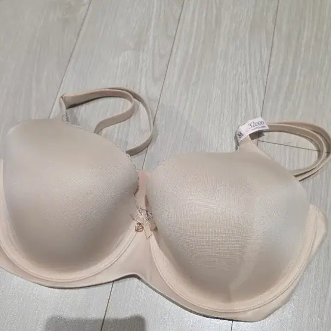 빅토리아 시크릿 베이지색 볼륨업 브라 32DDD