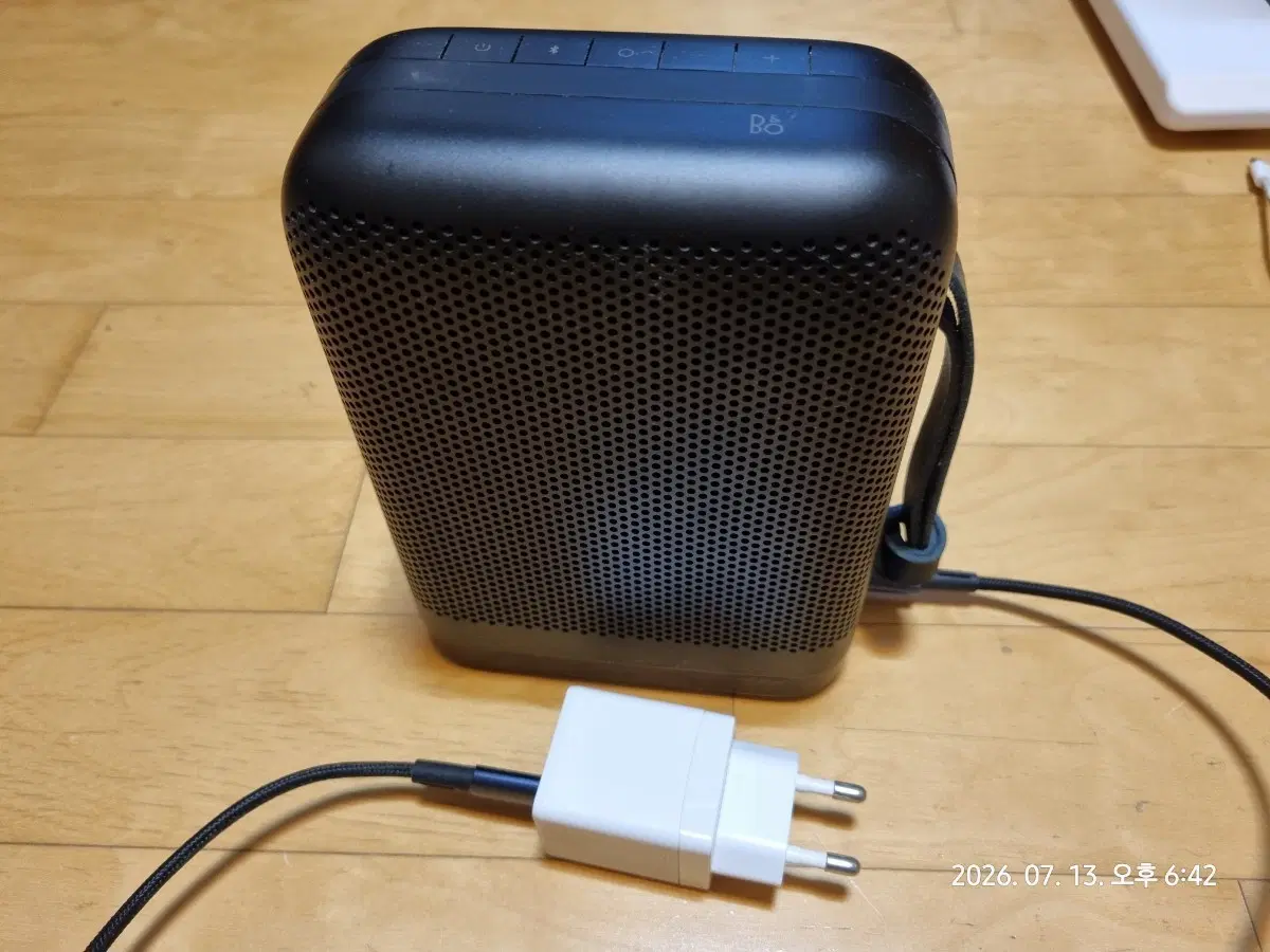 B&O Beoplay P6