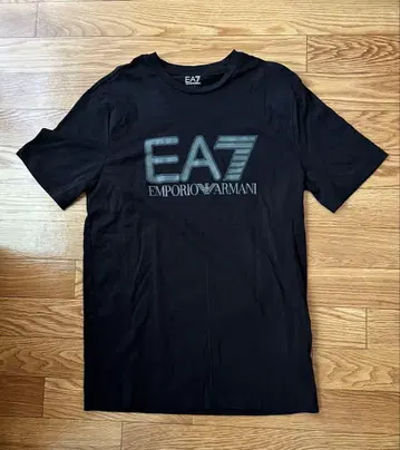 새상품 엠포리오 아르마니 EA7 남성용 반팔 T셔츠 블랙 S