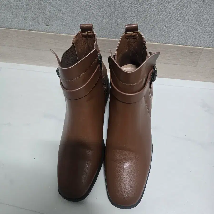 브라운 통굽 앵글부츠250
