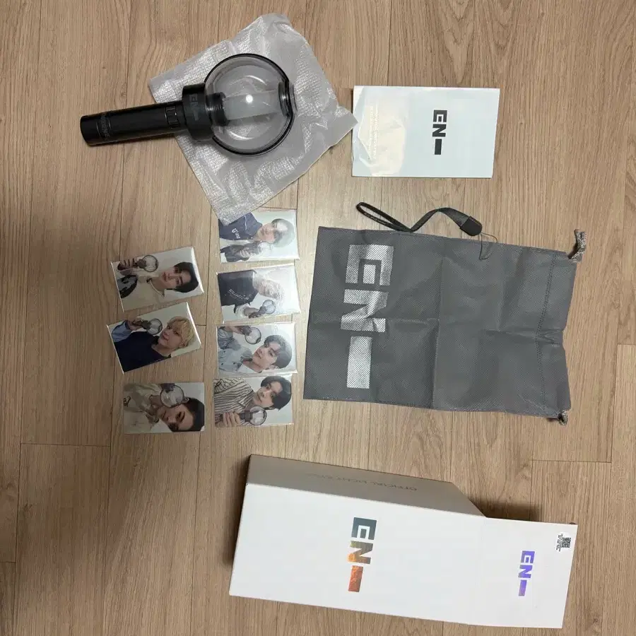 판매완요))))))))))))))엔하이픈 응원봉팔아요 포카포함 반택만