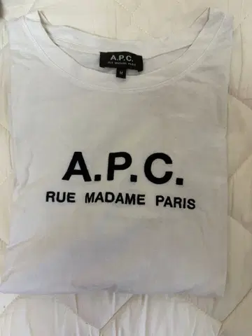 A.P.C. 로고 프린트 티셔츠 화이트 M 사이즈
