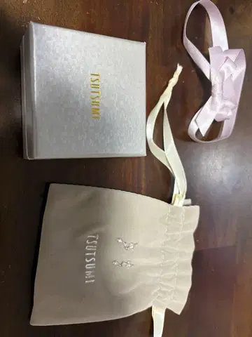 쥬얼리 츠츠미 K10 화이트 골드 다이아몬드 귀걸이