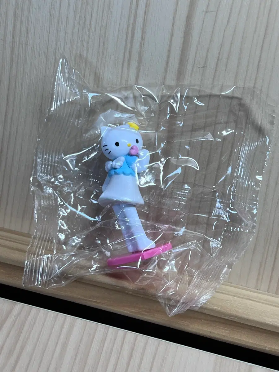 헬로키티 피규어 가챠