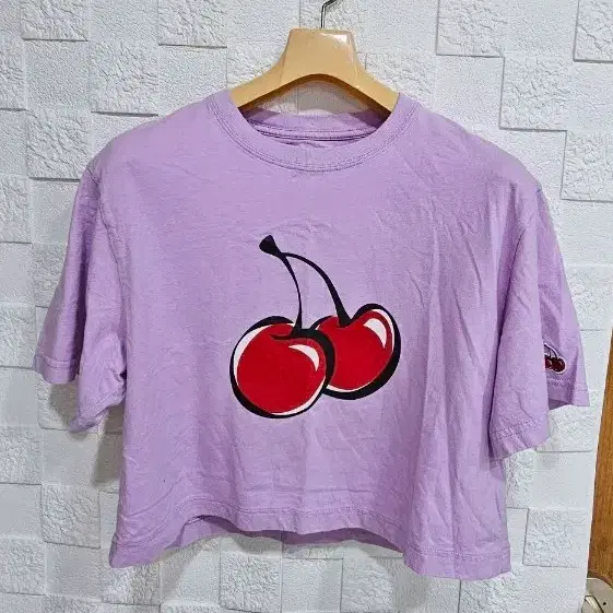 (Q)키르시 크롭 반팔 라벤더 체리 프린팅 M