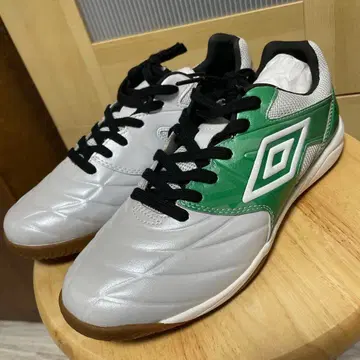 Umbro 풋살화 24.5cm