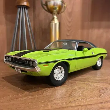 1/18 ERTL DODGE CHALLENGER R/T