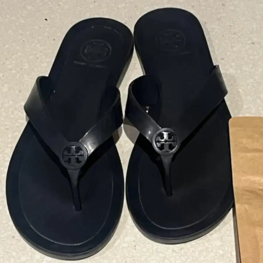 토리버치 블랙 젤리 플립플랍 230-235