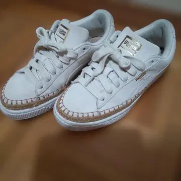 PUMA SUEDE 스니커즈 화이트 23cm 독특한 디자인 스티치