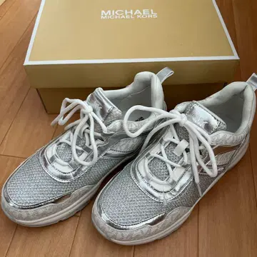 최종 가격 인하 새상품 MICHAEL KORS 스니커즈 23cm