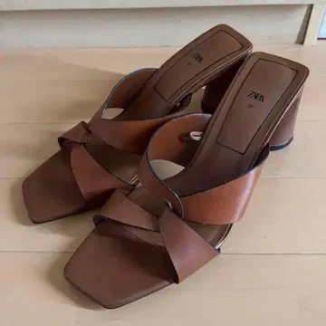 ZARA 가죽 크로스 스트랩 샌들
