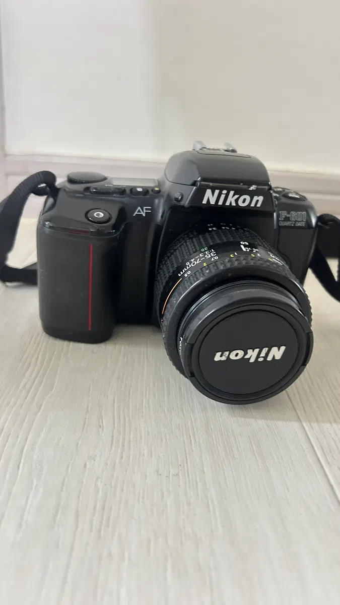 니콘 F-601 필름 카메라 35-70mm 렌즈 포함