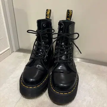 Dr. Martens 통굽 부츠 블랙