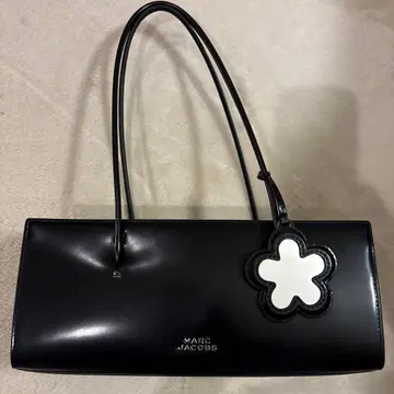 MARC JACOBS 숄더백 블랙 플라워 참 2026