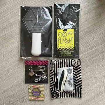 EXO 엑소 굿즈 세트 응원봉 키링 브로치 참