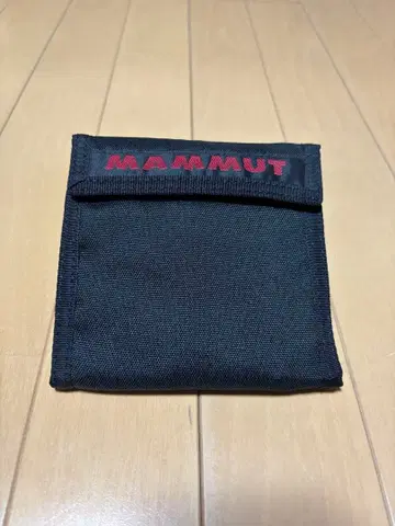 MAMMUT 마무트 이단 접이식 지갑 블랙