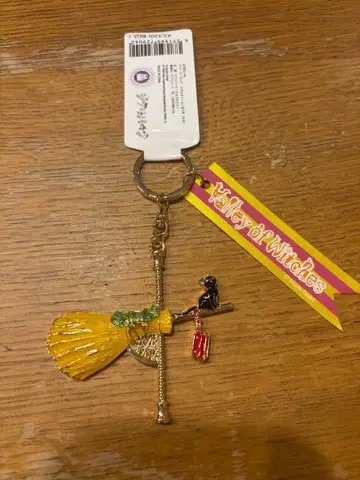 지브리 파크 한정판 마녀의 계곡 메탈 키링 마녀 배달부 키키 키키 지지
